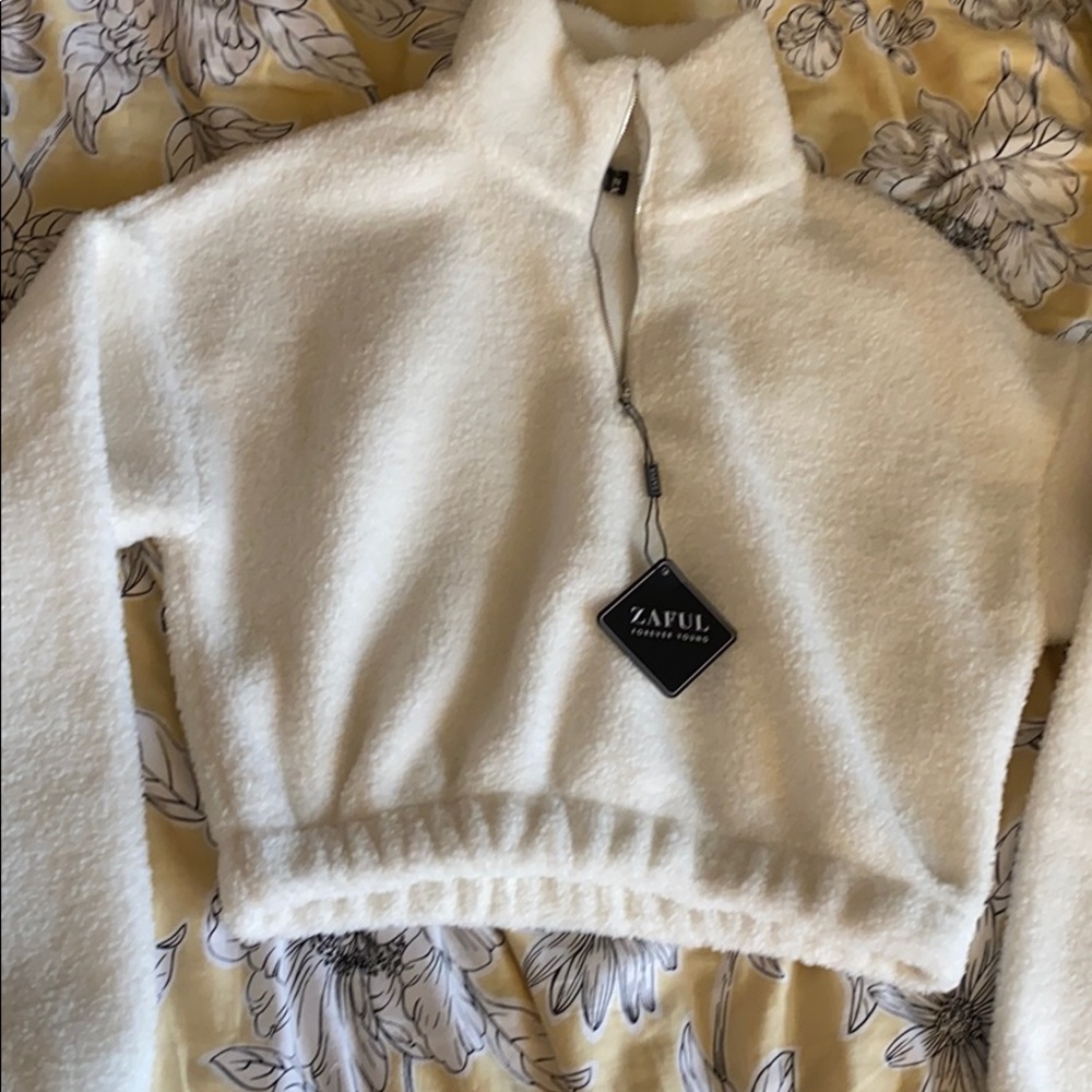 ZAFUL white fuzzy sweatshirt